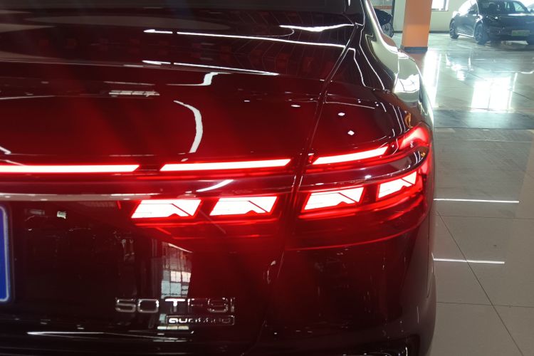 奥迪A8 2023款 A8L 45 TFSI quattro 豪华型车身外观9