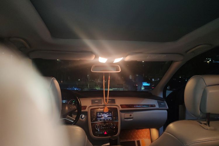 奔驰R级 2010款 R 350 L 4MATIC局部细节22