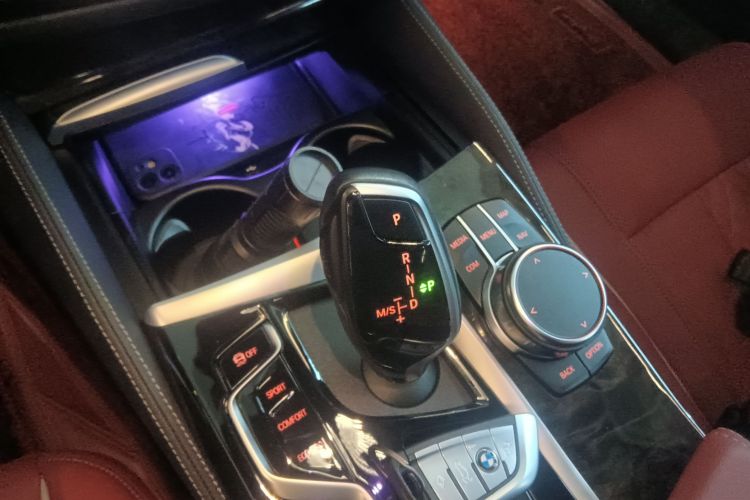 宝马5系 2022款 改款二 525Li M运动套装中控内饰18