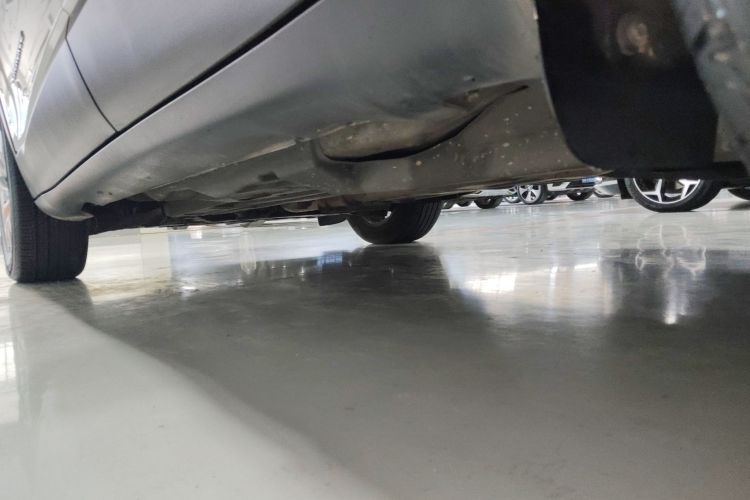 Jeep 自由光 2019款 2.0T 两驱智享版 国V机舱底盘30