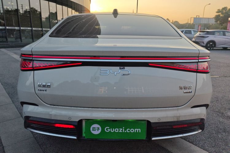 比亚迪 海豹07 DM-i 2025款 智驾版 DM-i 1.5L 125km 尊贵型车身外观6