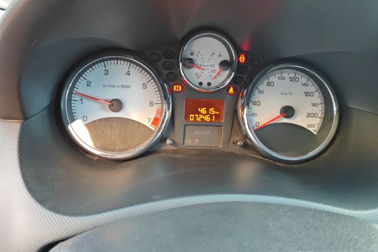 标致207 2013款 CROSS 1.4L 手动驭乐型中控内饰15