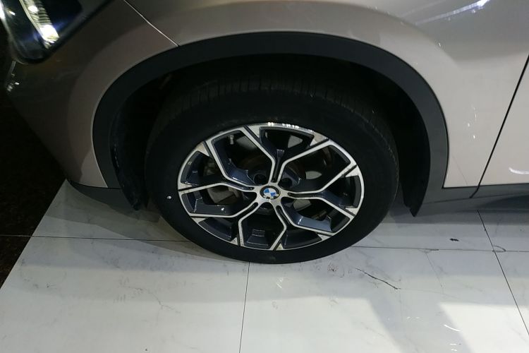 宝马X1 2022款 sDrive25Li 领先型车身外观6007