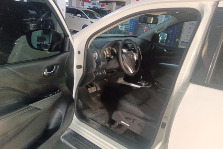 日产 途达 2020款 2.5L XV 4WD 自动四驱旗舰版中控内饰7003