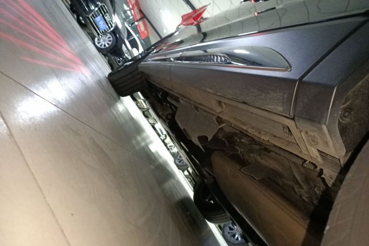 红旗HS7 2023款 2.0T 自动两驱旗享版 六座局部细节9002