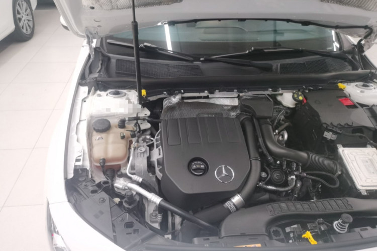 奔驰A级 2019款 A 200 L 运动轿车机舱底盘25
