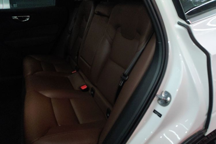 沃尔沃XC60 2023款 B5 四驱智逸豪华版中控内饰21