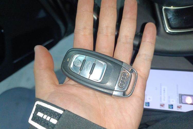 奥迪A4L 2015款 35 TFSI 自动标准型中控内饰7001