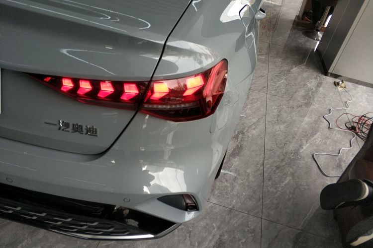 奥迪A3 2025款 A3L Limousine 35TFSI 飞驰尊享型车身外观9