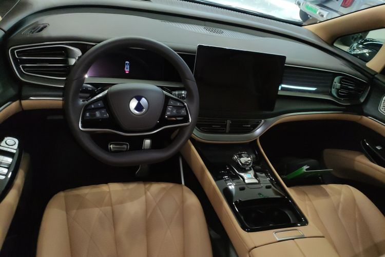 腾势D9 2025款 DM-i 智驾版 1020 四驱旗舰型中控内饰7002