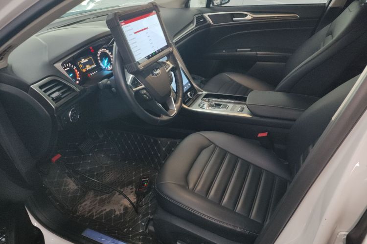 福特 蒙迪欧 2020款 EcoBoost 180 时尚型中控内饰19