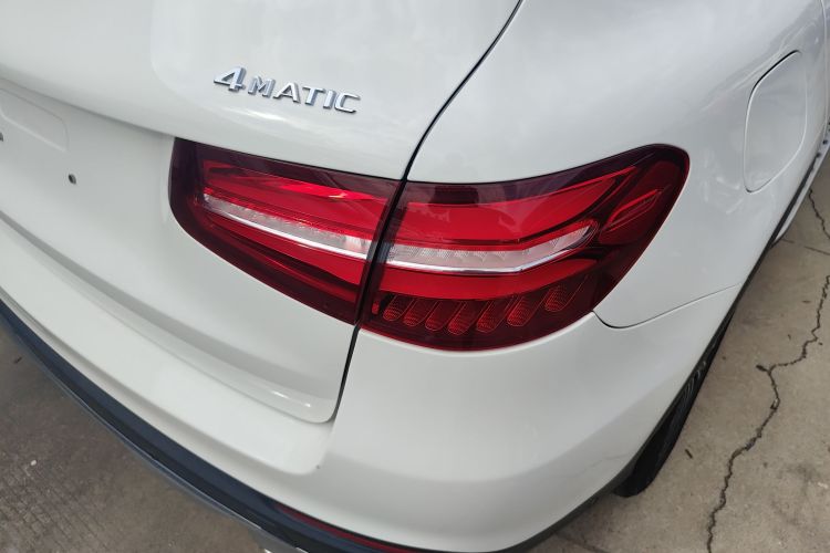 奔驰GLC 2016款 GLC 260 4MATIC 动感型车身外观9