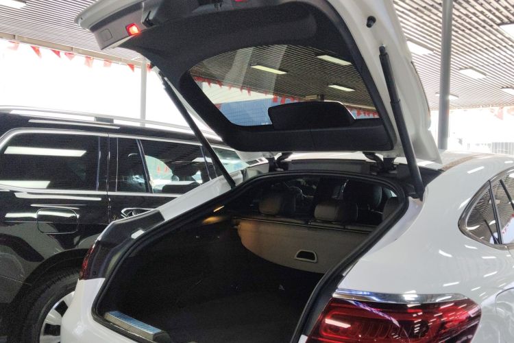 奔驰GLC轿跑 2020款 GLC 260 4MATIC 轿跑SUV机舱底盘23