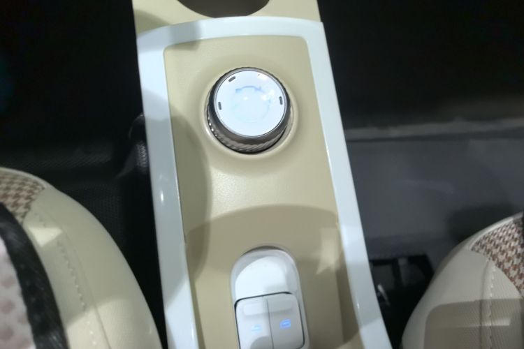 五菱汽车 宏光MINIEV 2024款 第三代 215km 进阶版中控内饰18