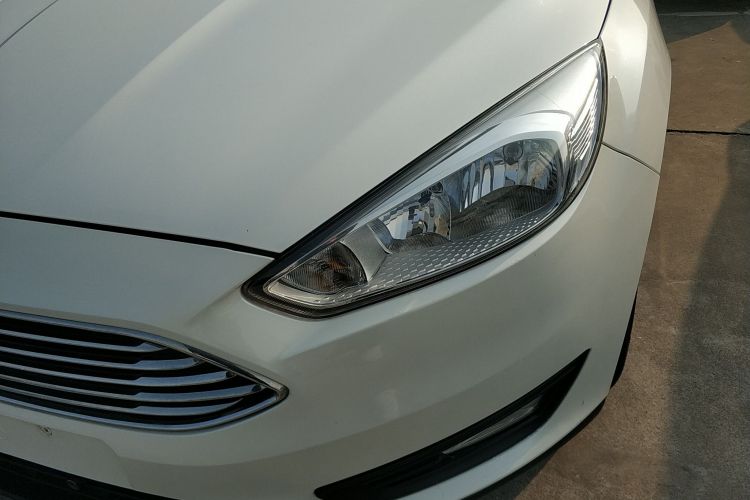 福特 福克斯 2015款 三厢 1.6L 手动舒适型局部细节36