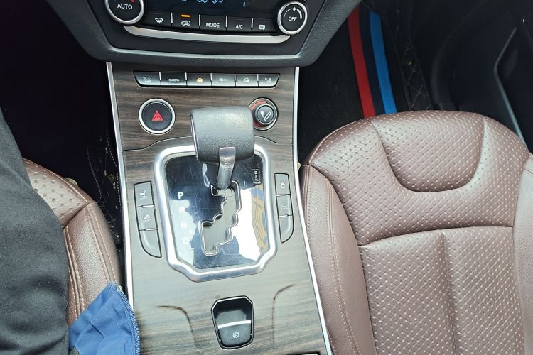 陆风X7 2015款 2.0T 全景尊贵版中控内饰18