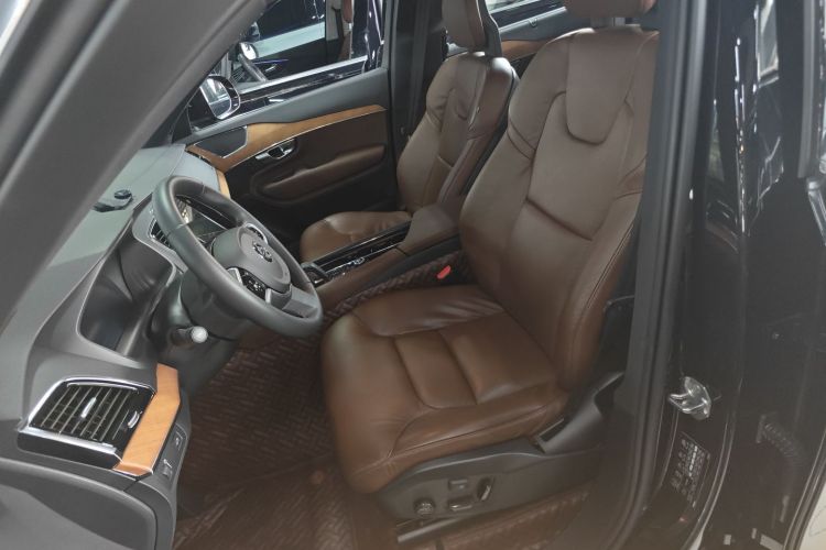 沃尔沃XC90 2021款 B6 智逸豪华版 7座中控内饰19