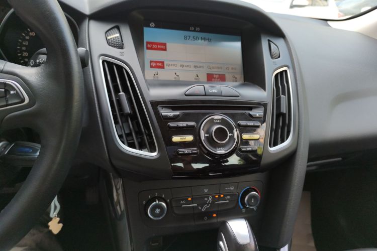 福特 福克斯 2018款 三厢经典 1.6L 自动风尚型智行版中控内饰16