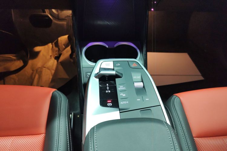 宝马iX1 2023款 eDrive25L M运动套装中控内饰18