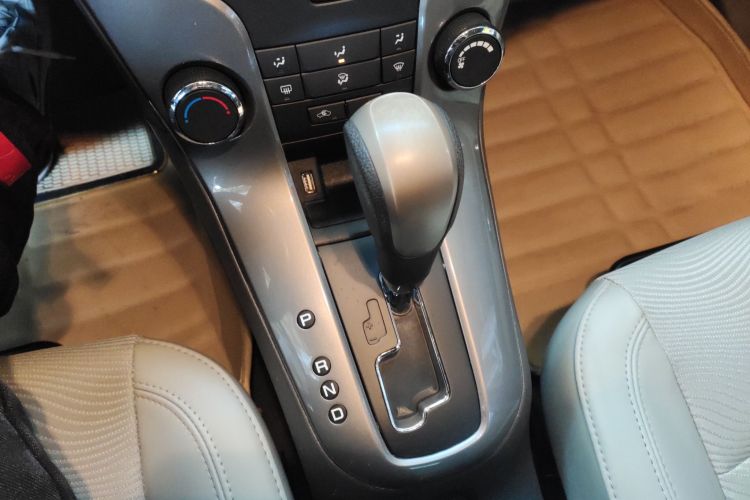 雪佛兰 科鲁兹 2015款 1.5L 经典 SE AT中控内饰18