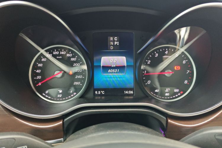 奔驰V级 2021款 V 260 领航版中控内饰14