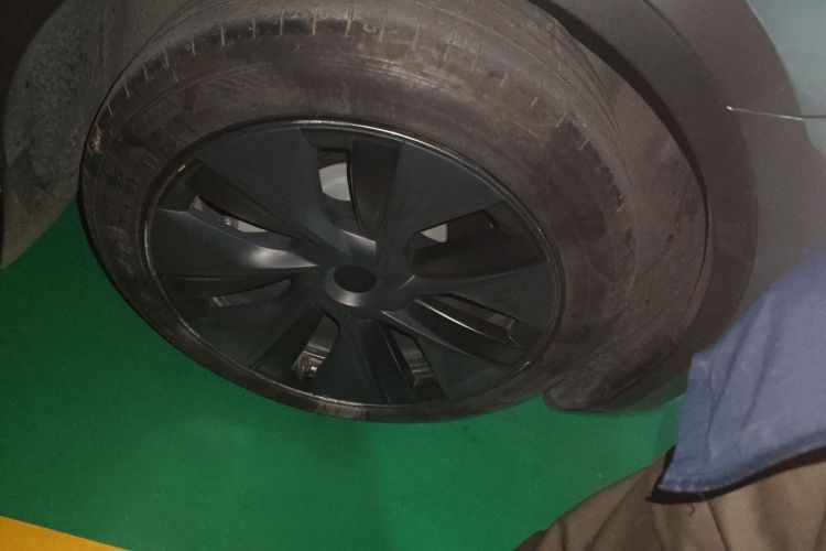 特斯拉 Model Y 2024款 后轮驱动版车身外观10