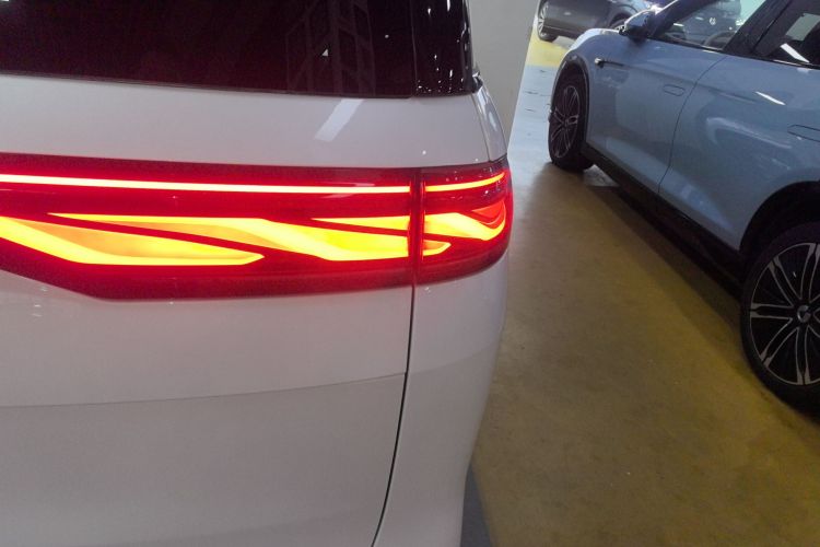 比亚迪 夏 2025款 DM-i 1.5T 180km 超越型车身外观9