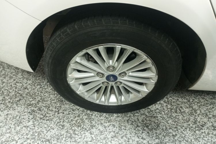 福特 福睿斯 2015款 1.5L 自动舒适型车身外观6008