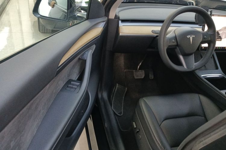 特斯拉 Model Y 2022款 后轮驱动版中控内饰7003