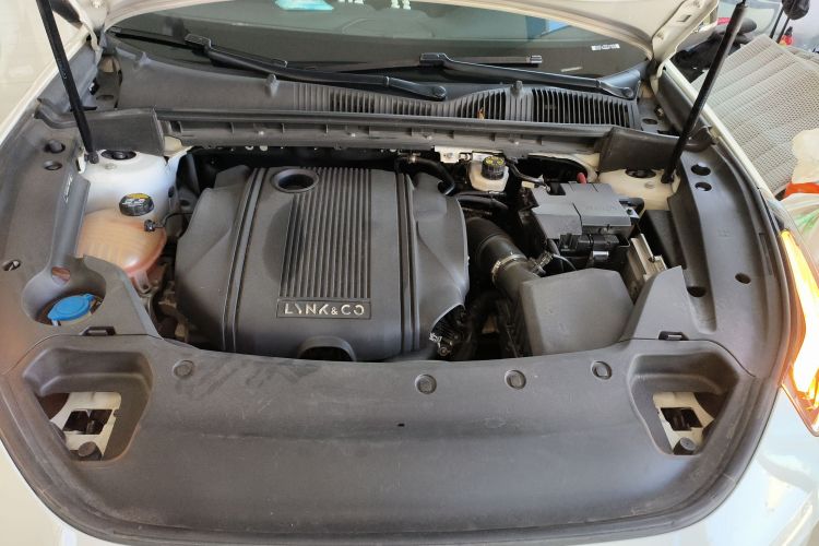 领克03 2022款 1.5TD DCT劲Pro机舱底盘24