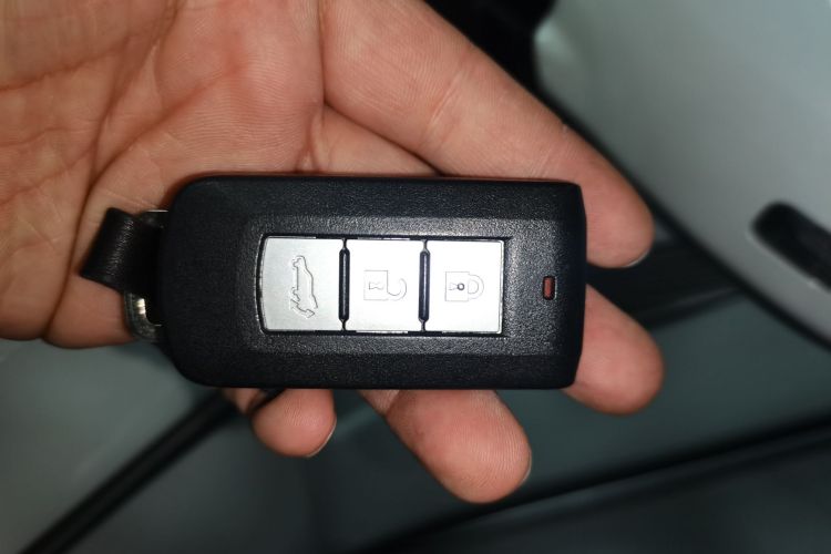 三菱 欧蓝德 2020款 2.4L 四驱致享版 5座中控内饰11