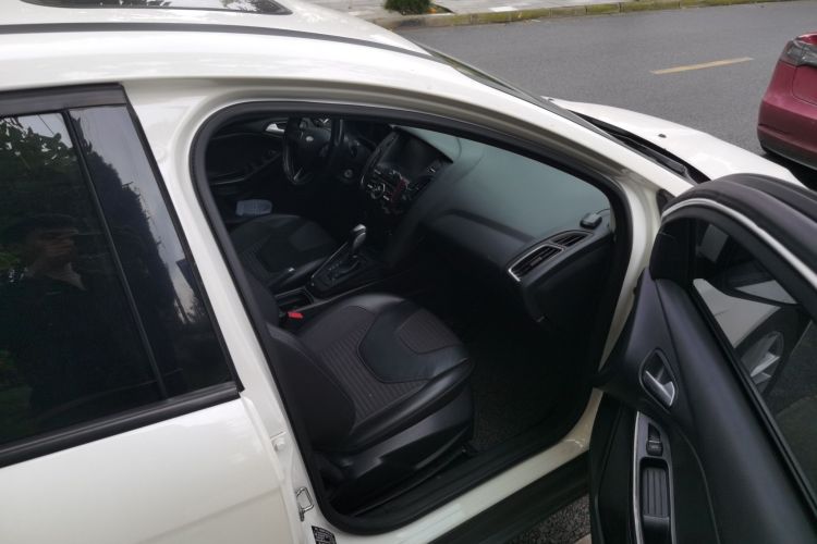 福特 福克斯 2015款 两厢 EcoBoost 125 自动超能风尚型局部细节9005