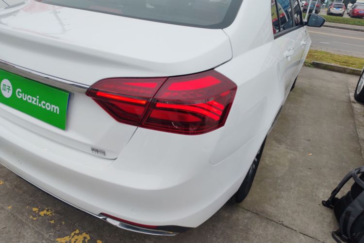 吉利汽车 帝豪 2019款  领军版 1.5L 手动豪华型 国VI车身外观9