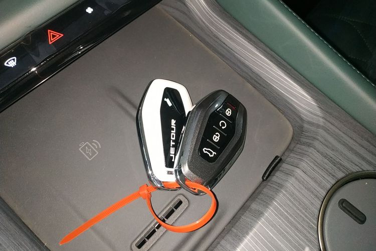 捷途山海L9 2024款 1.5TD 2DHT Pro 7座中控内饰7001