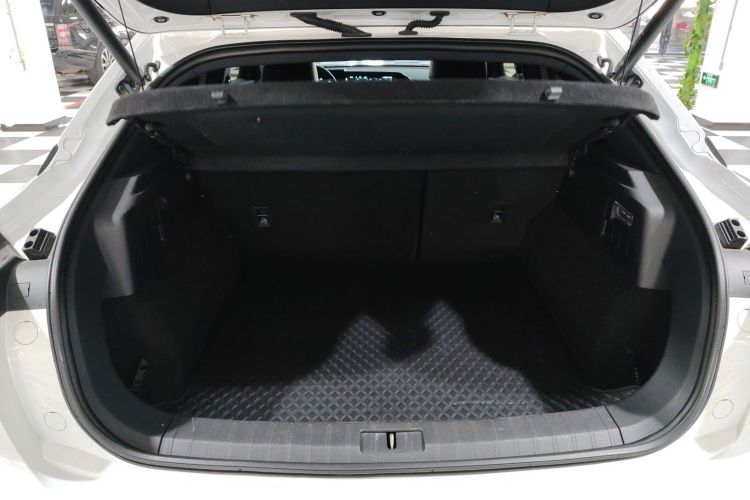 奔腾B70S 2022款 1.5T 智潮统帅机舱底盘23