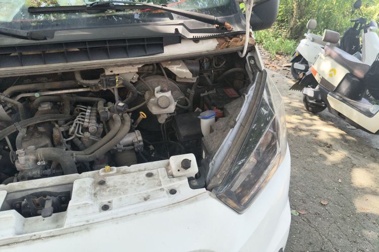 江铃 特顺 2019款 2.8T商运型长轴中顶7座后单胎国VI JX493局部细节9007