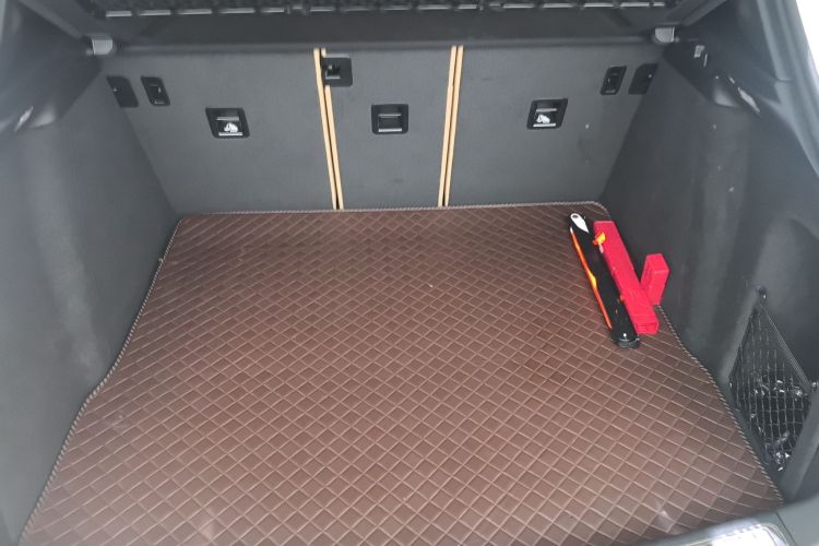 保时捷 2018款 Macan 2.0T机舱底盘23