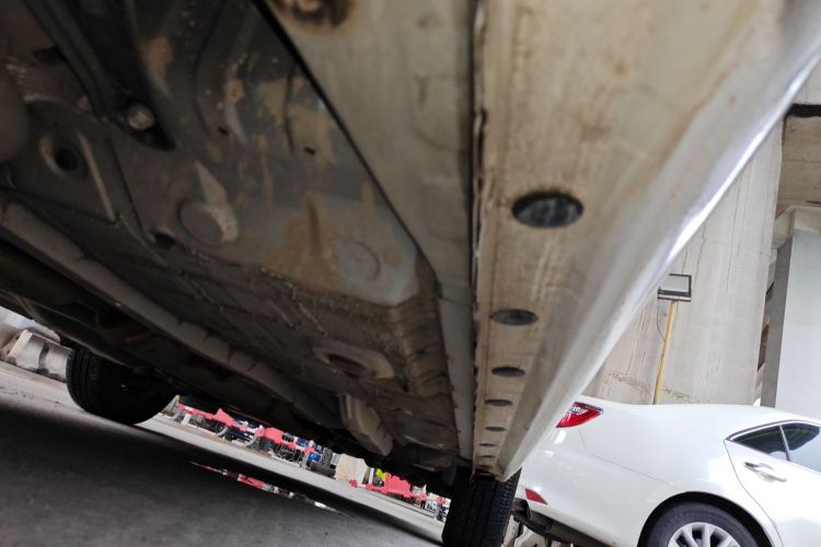 丰田 威驰 2021款 1.5L CVT创行版机舱底盘29