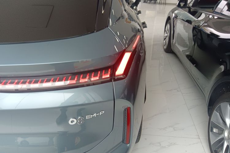 领克08 EM-P 2025款 245km 超长续航Halo车身外观9