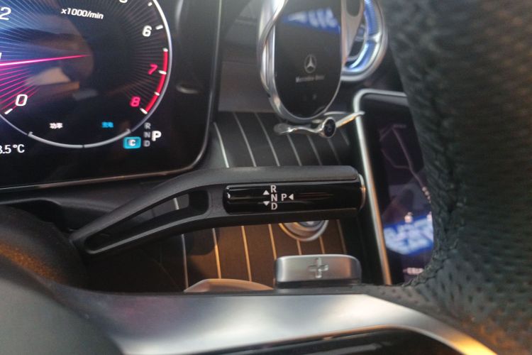 奔驰C级 2023款 C 260 L 皓夜运动版中控内饰18