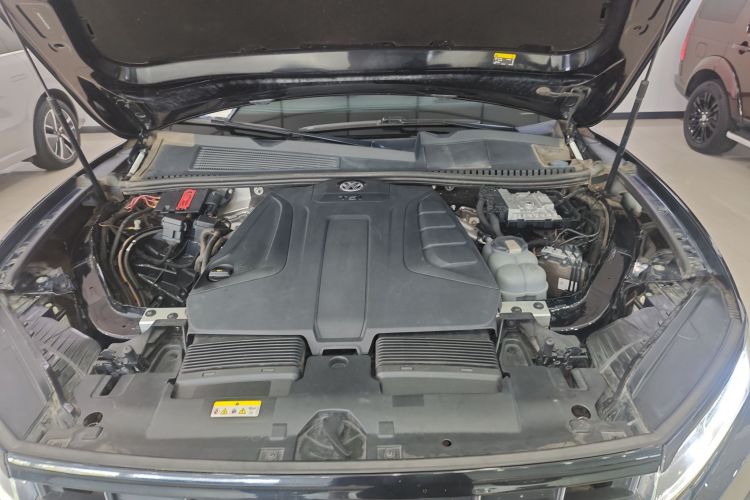 大众 途锐 2020款 2.0TSI 锐尚版 国VI机舱底盘24