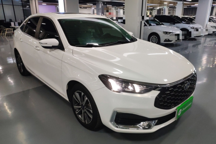 福特 福睿斯 2021款 1.5L 自动钻石版车身外观3