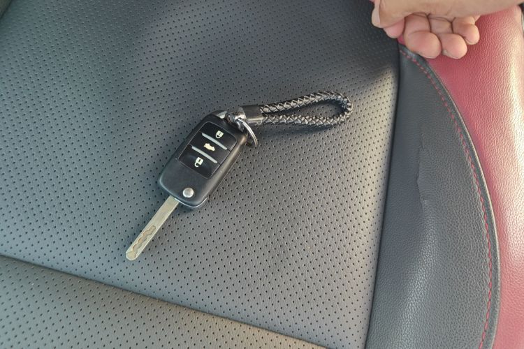 长安 逸动 2013款 1.6L 手动俊酷型 国IV中控内饰11