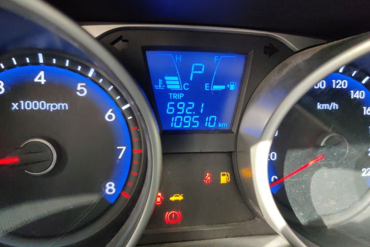 北京现代ix35 2013款 2.0L 自动两驱舒适型GL 国IV中控内饰15