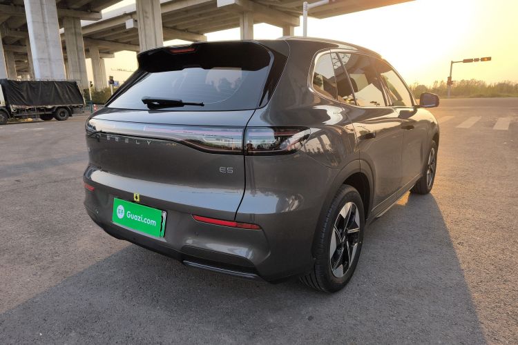 吉利银河 银河E5 2024款 530km 探索+版车身外观7