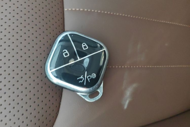 五菱汽车 五菱缤果 2023款 333km 灵犀互联款中控内饰7001