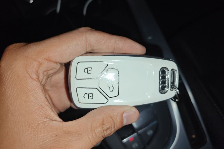 奥迪A4L 2022款 40 TFSI 时尚动感型中控内饰7001