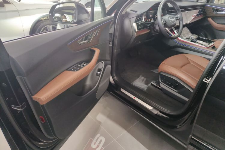 奥迪Q7 2024款 45 TFSI quattro S line黑武士型中控内饰7003