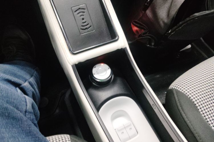 五菱汽车 宏光MINIEV 2024款 第三代 215km 进阶版中控内饰18