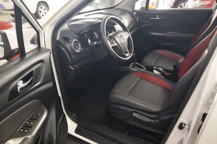 长安CS15 2016款 1.5L 自动豪华版中控内饰20